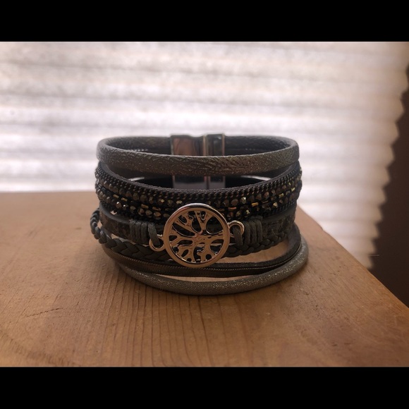 NWT Bracelet. - Picture 2 of 5